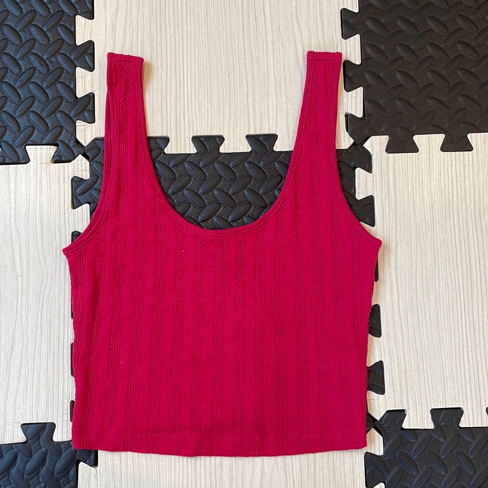 Forever 21 crop tank top ribbed in color Cherry SIZE M NWT